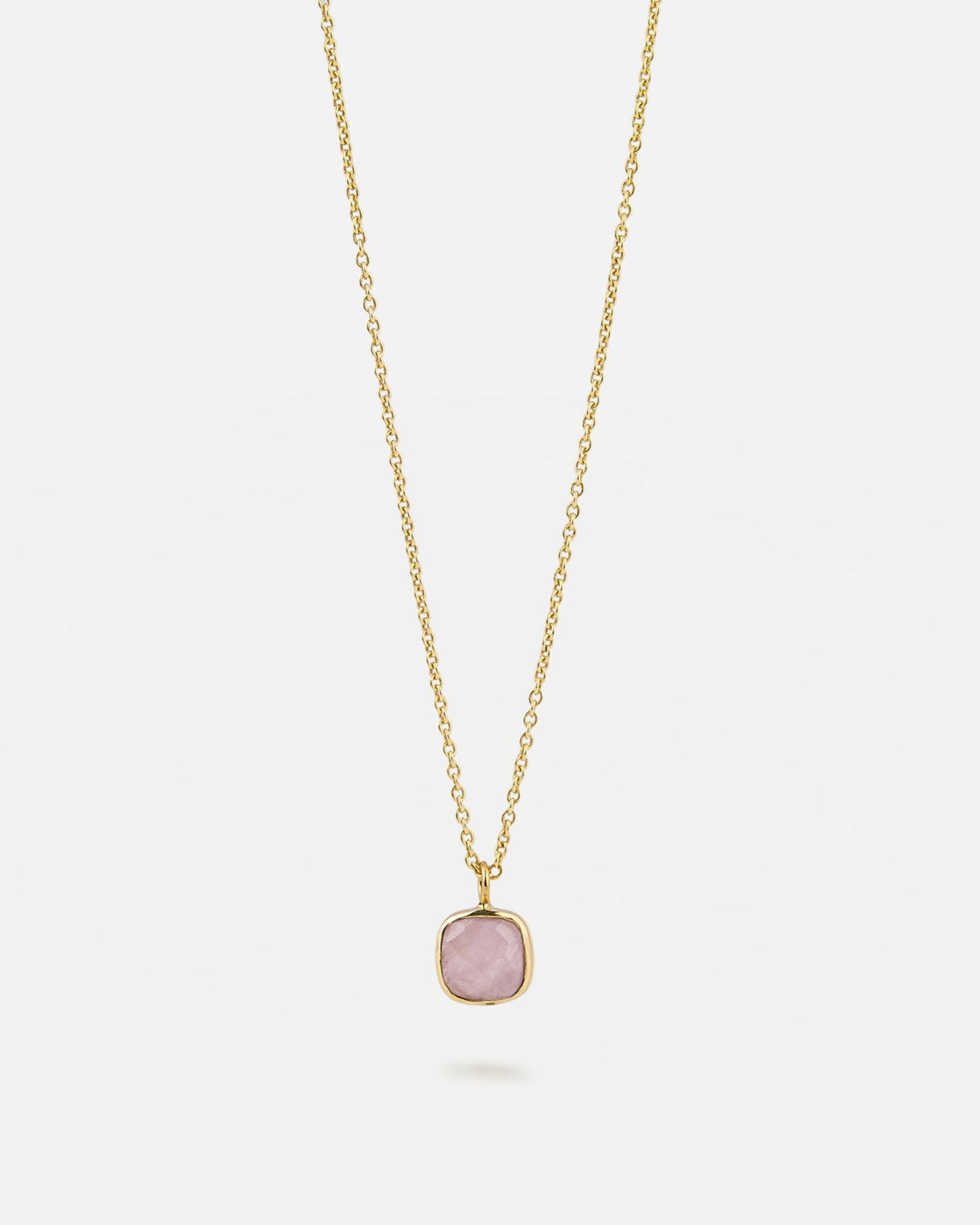Collar bañado en oro con pieza cuadrada disponible en Cuarzo Rosa