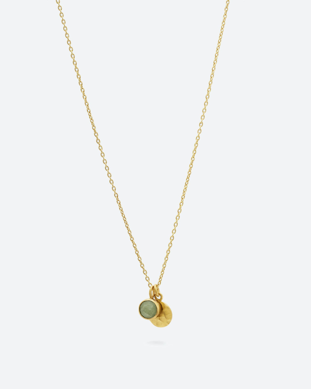 Collar acabado en oro 18k con piedra semipreciosa aventurina verde