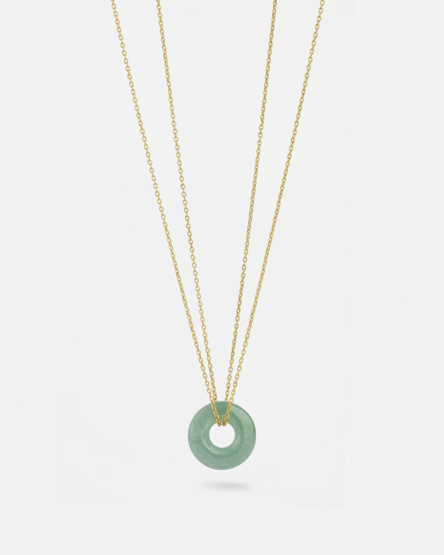 Collar con Aventurina verde en forma de círculo con cadena de Oro de 18k