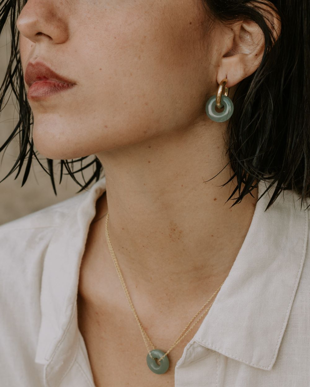 Conjunto de aros y collar bañados en Oro de 18 quilates y aventurina natural pulida