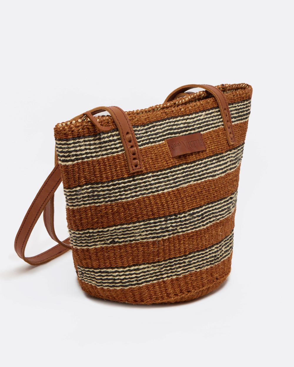 Bolso de sisal artesanal con rayas negras y color terracota - bolso de hombro ecológico de Isla Vurma, ideal para verano, estilo boho y looks naturales