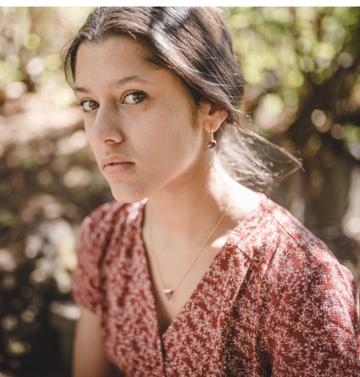Conjunto de collar y pendientes con amatista natural, en tono violeta