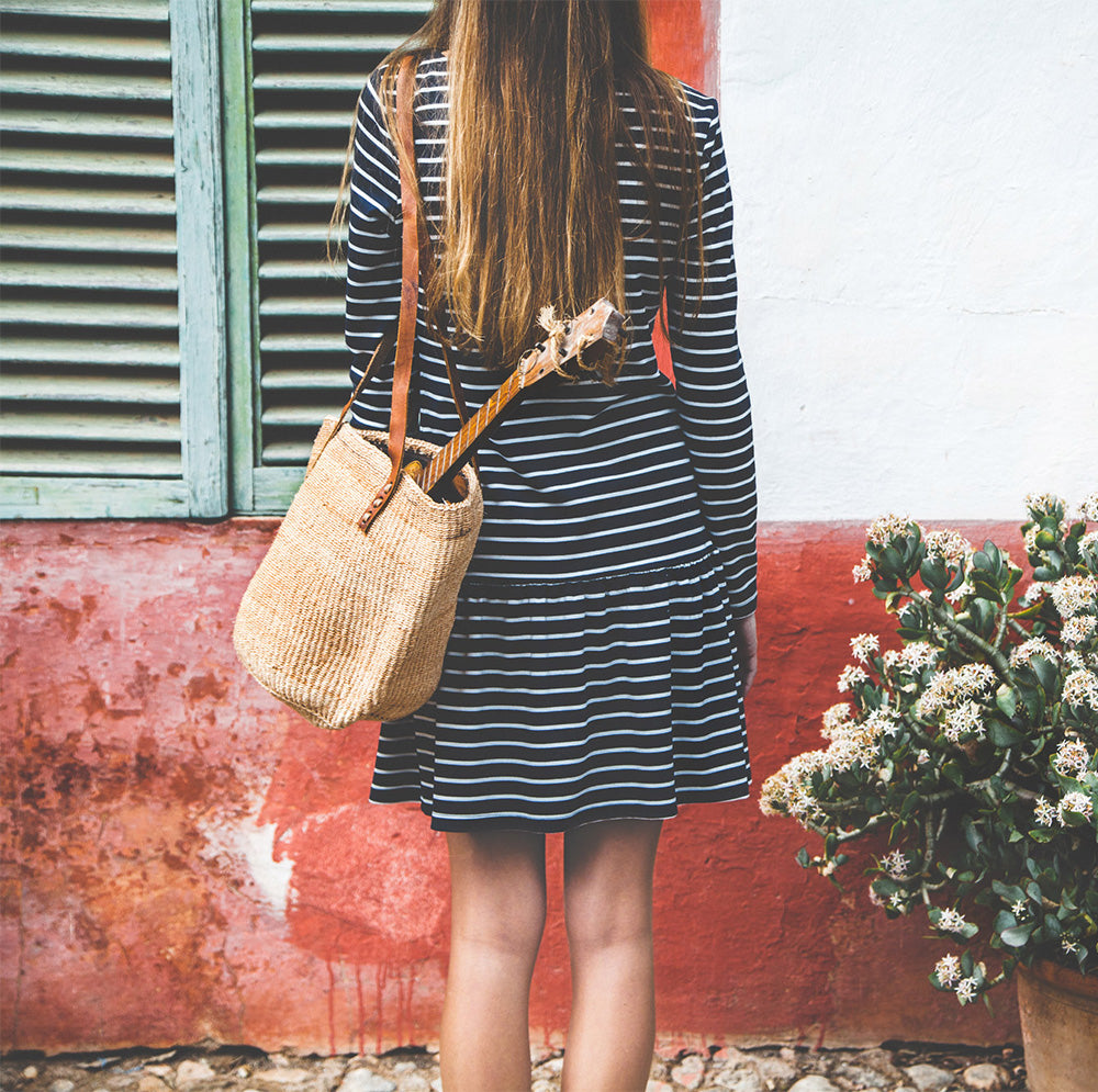 Bolso de Sisal de color Beige liso con asa de cuero