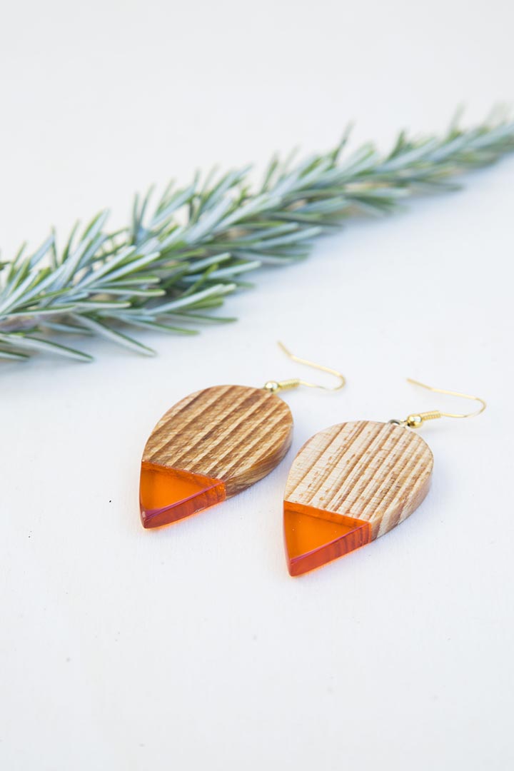 Pendientes de Madera y Resina Naranja