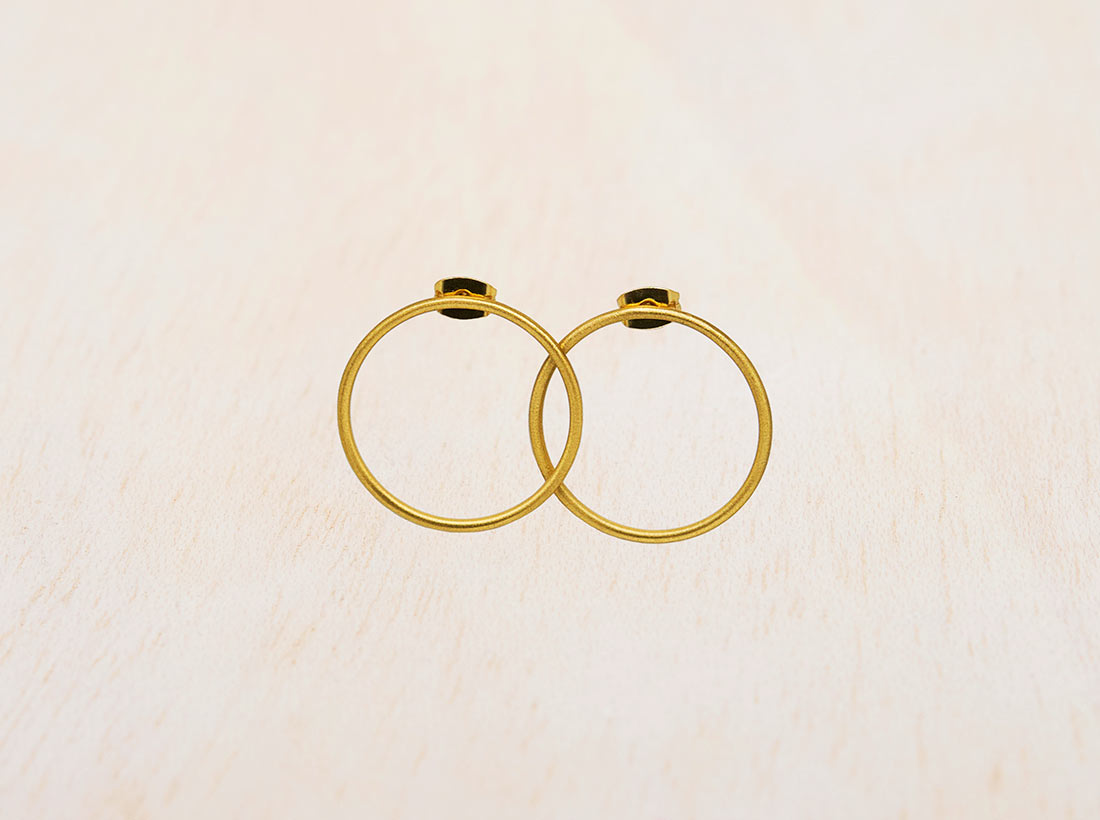 Pendientes circulo de oro minimalista