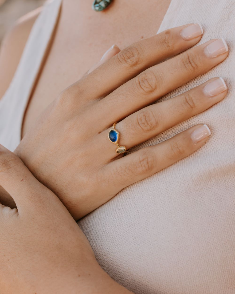 Anillo Diana en tonos azulados con piedras Kyanita y Cuarzo Azul