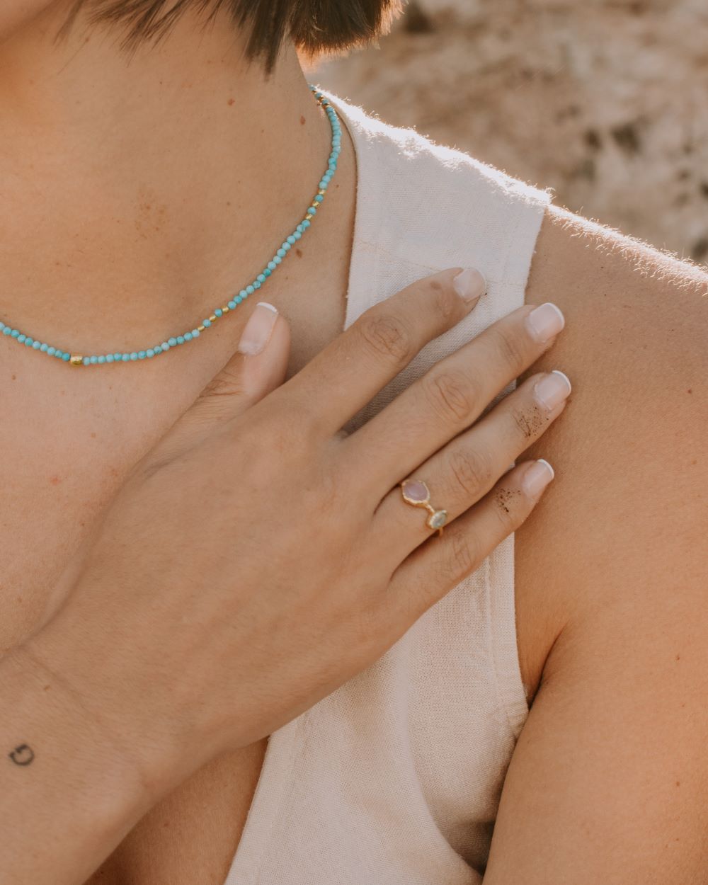 Anillo diana con piedras naturales Calcedonia Rosa y Calcedonia Azul