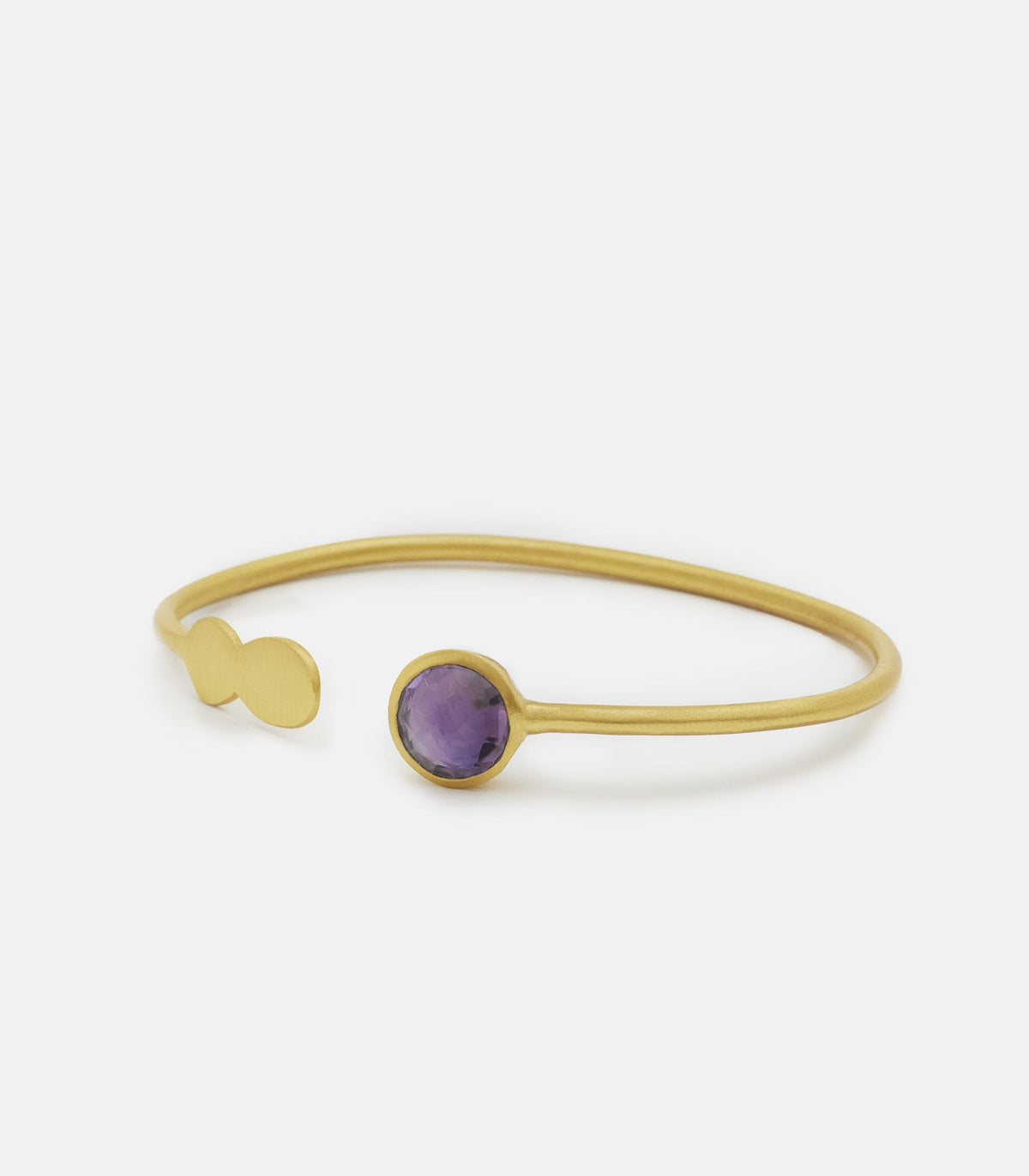 Brazalete Daura de latón bañado en oro de 18K con piedra semipreciosa Amatista