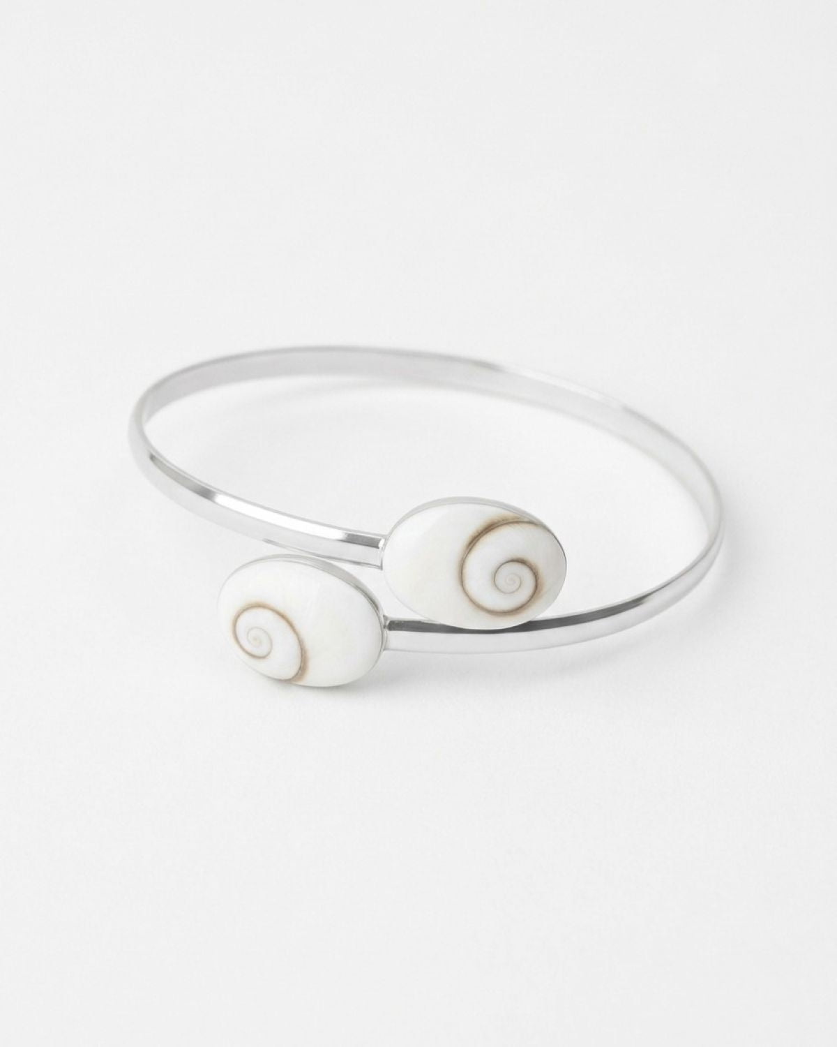 Pulsera ajustable de plata de ley 925 con piedra de Santa Lucía y diseño minimalista