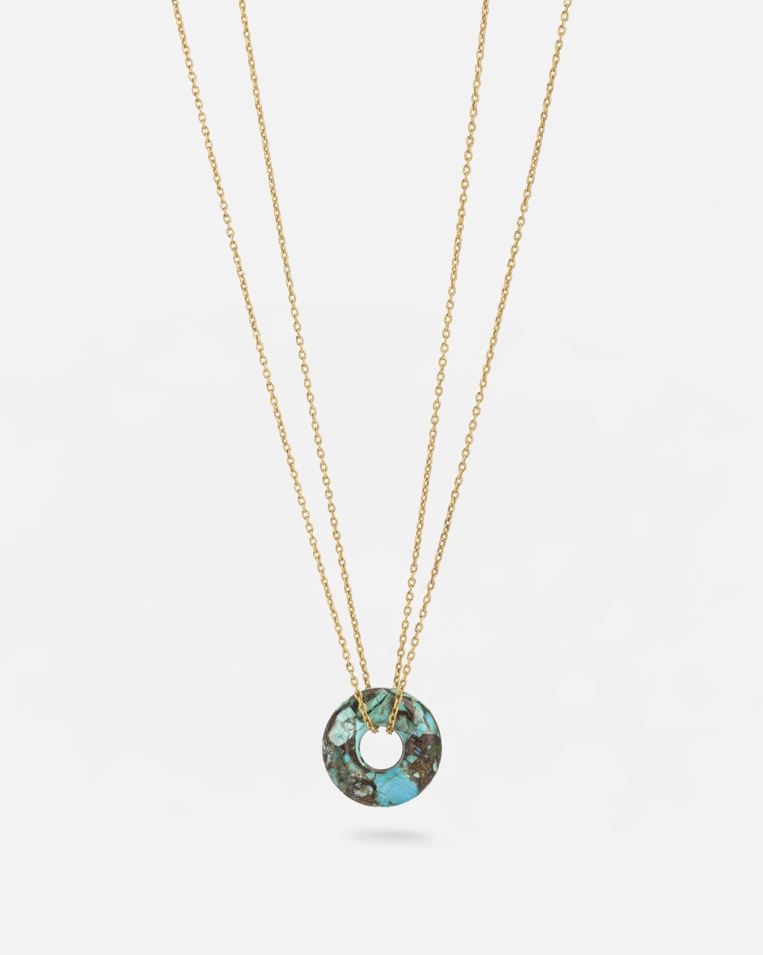 Collar de latón bañado en Oro con Turquesa natural pulida de Isla Vurma