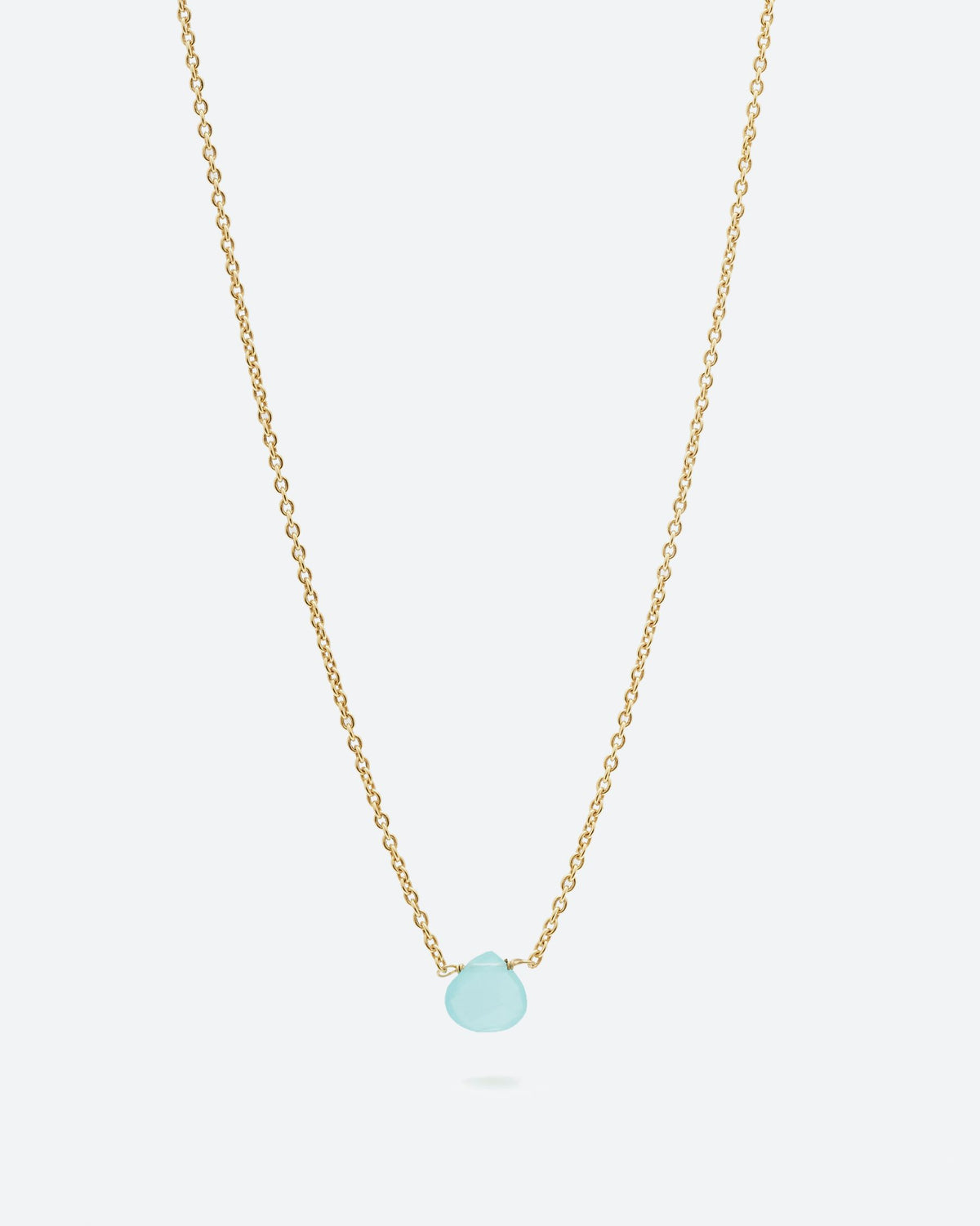 Collar bañado en oro de 18 quilates con piedra tallada en Aqua Calcedonia