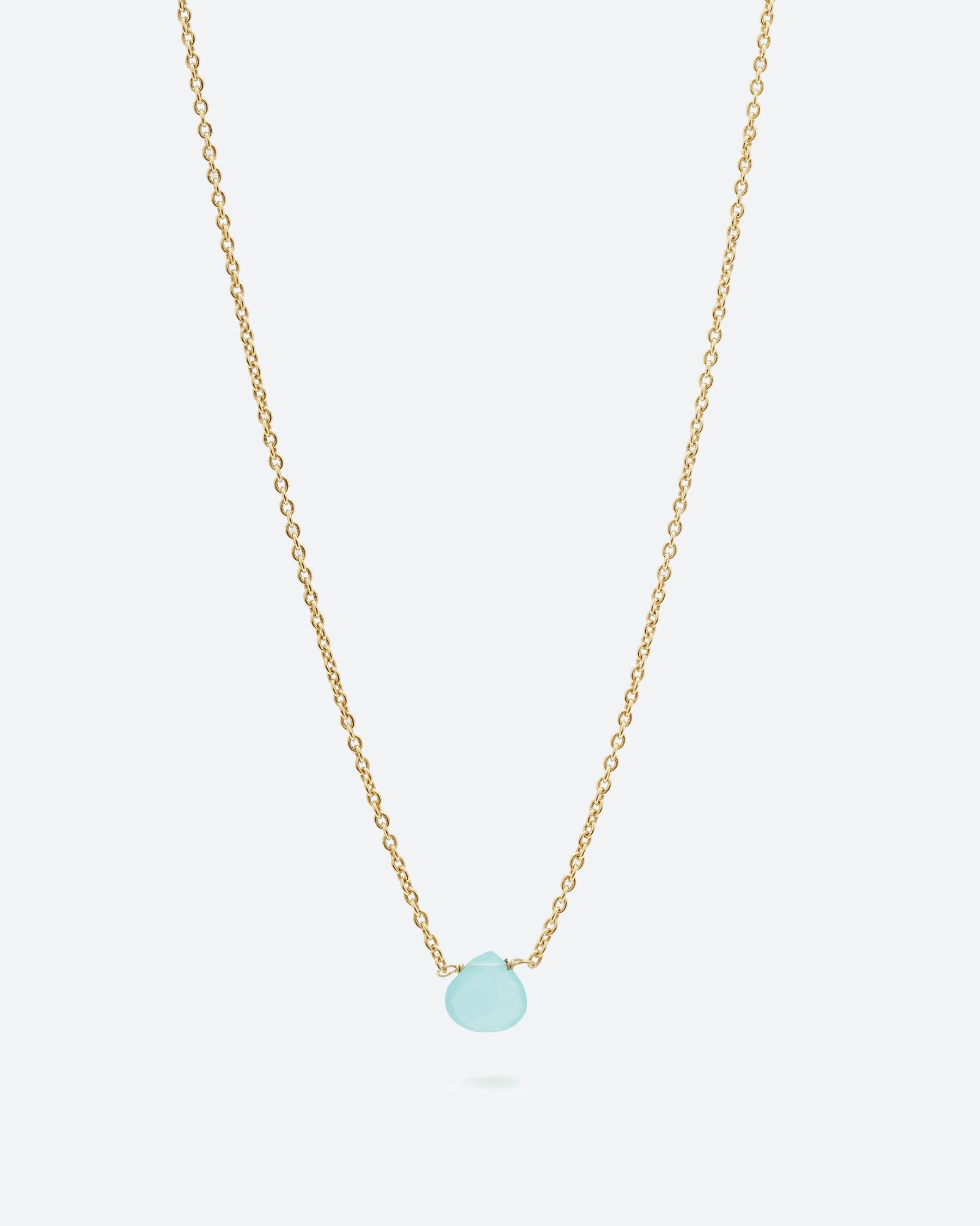Collar bañado en oro de 18 quilates con piedra tallada en Aqua Calcedonia
