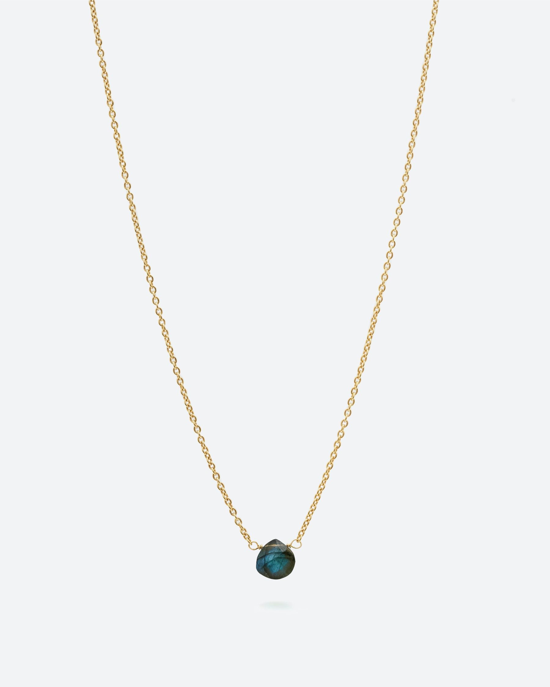 Collar bañado en oro de 18 quilates con piedra tallada en Labradorita