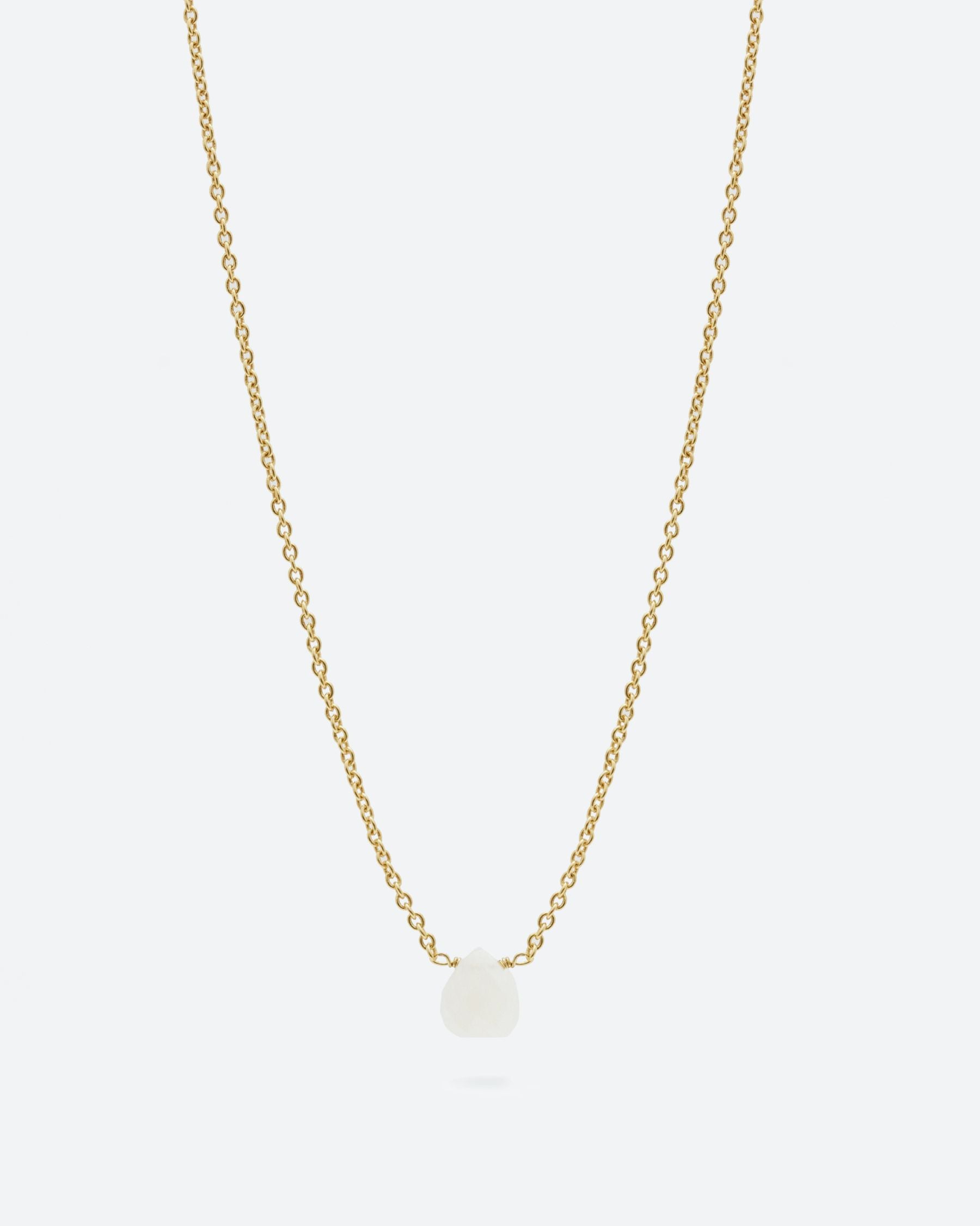 Collar bañado en oro de 18 quilates con piedra tallada en Piedra de Luna
