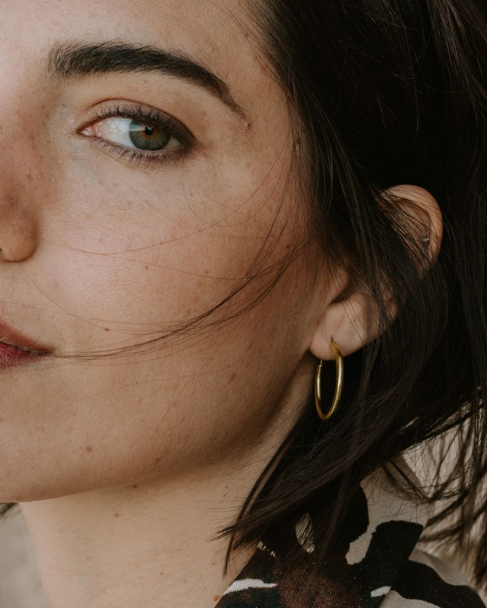 Pendientes sencillos en forma de aro bañados en Oro de 18K 