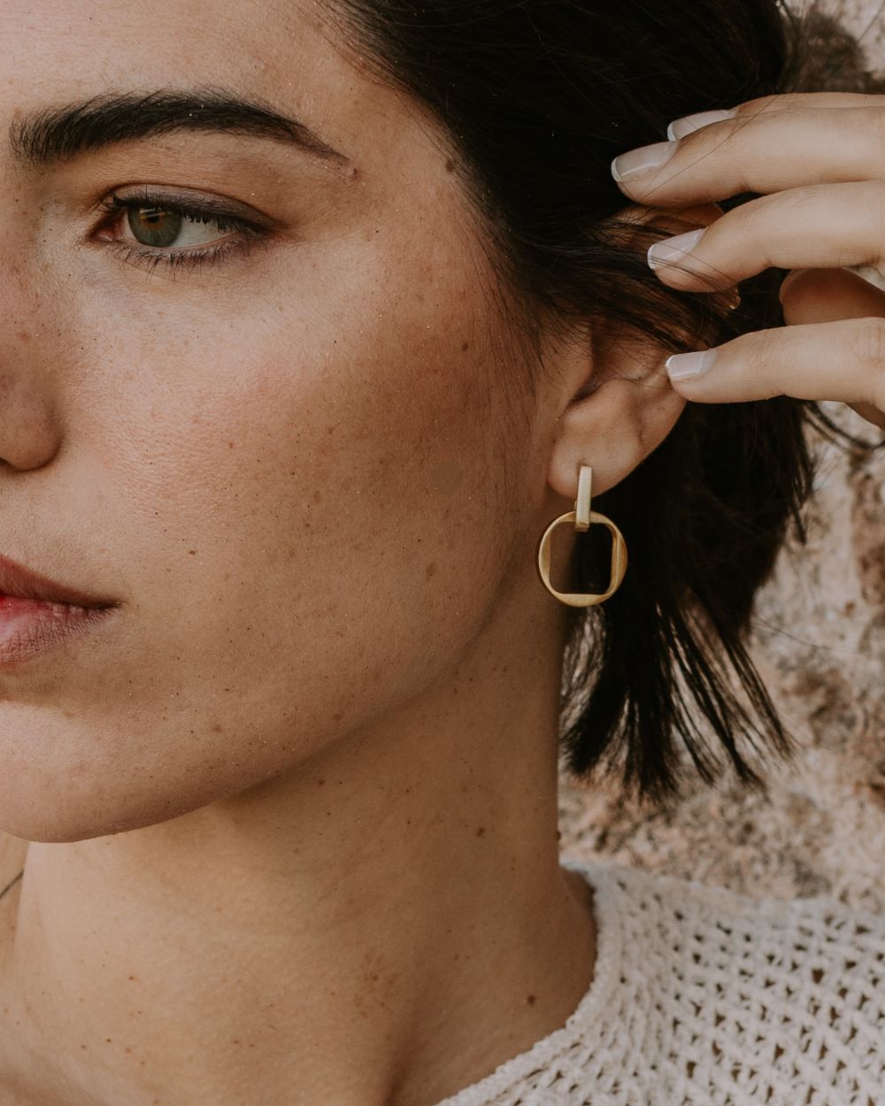 Pendientes asimétricos de latón  bañados en Oro 18 quilates Jimena