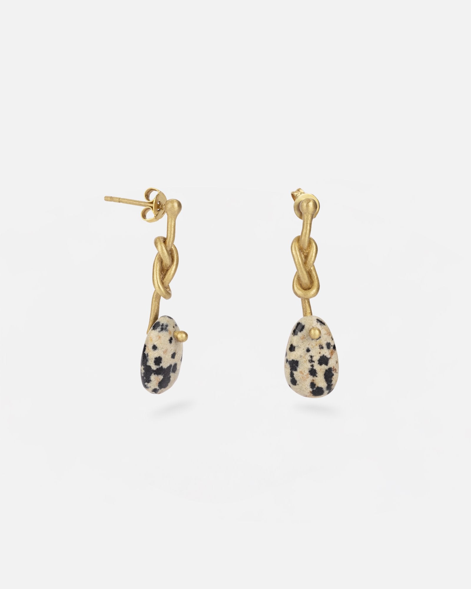 Pendientes bañado en Oro de 18K con Jaspe Dálmata - Diseño original en forma de nudo marinero de ISLA VURMA firmado por Paula Chacartegui