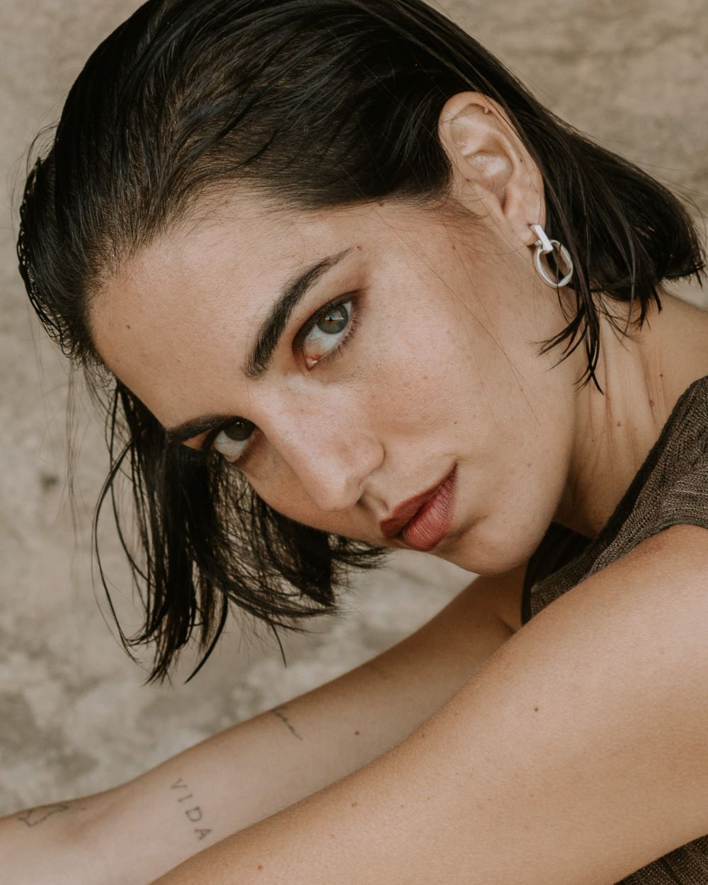 Pendientes asimétricos de latón  bañados en Plata de Ley Jimena