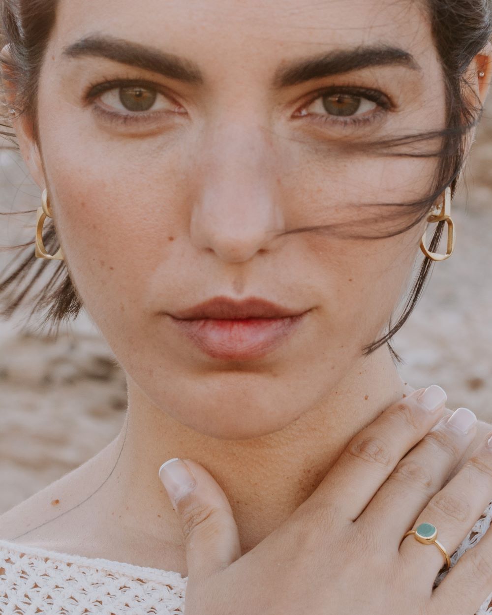 Pendientes asimétricos de latón  bañados en Oro 18 quilates Jimena