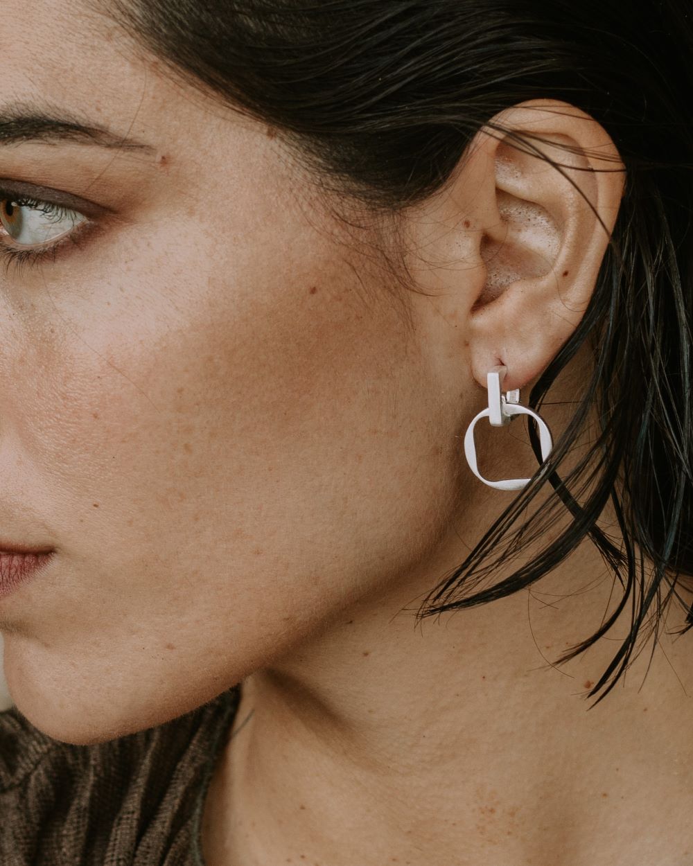 Pendientes asimétricos de latón  bañados en Plata de Ley Jimena