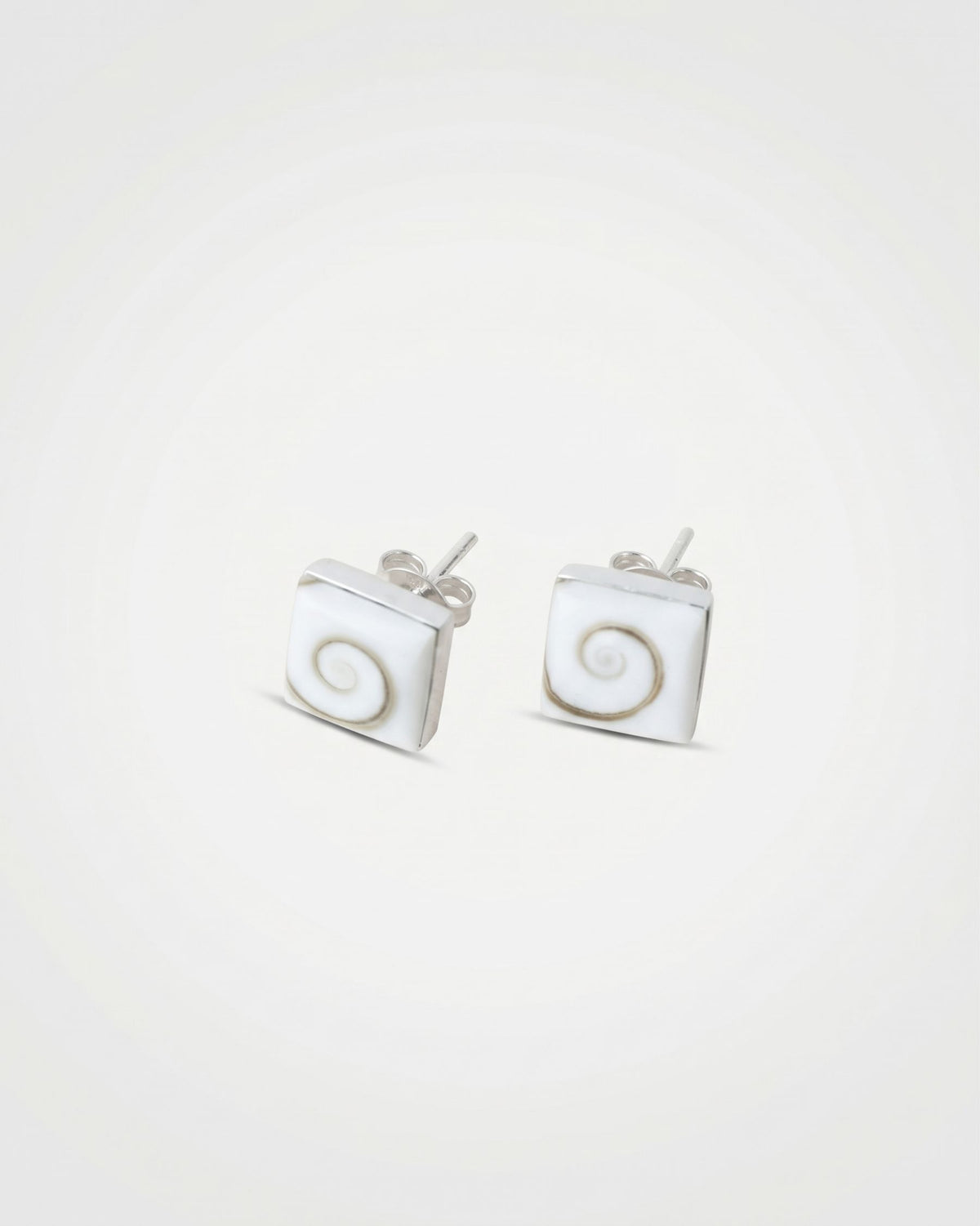 Pendientes Caimari Large de plata de ley con caracola de Santa Lucía