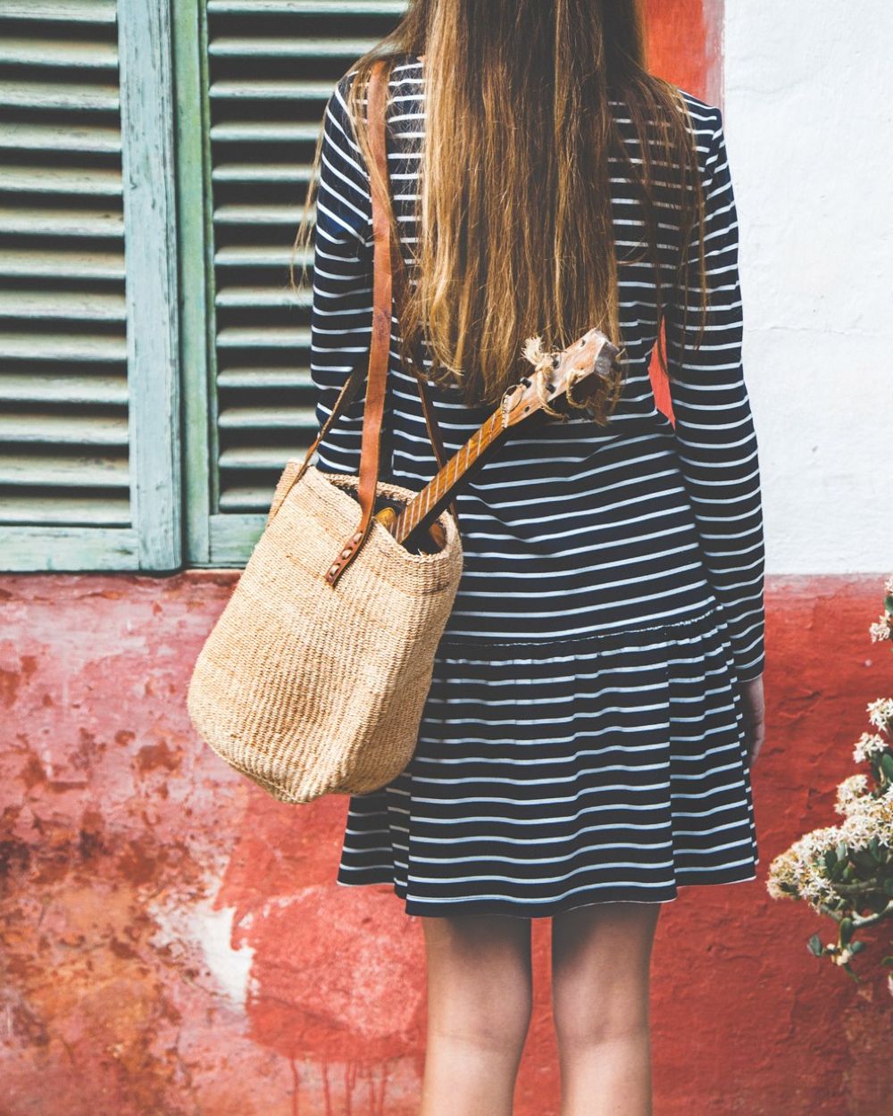 Bolso de Sisal de color Beige liso con asa de cuero
