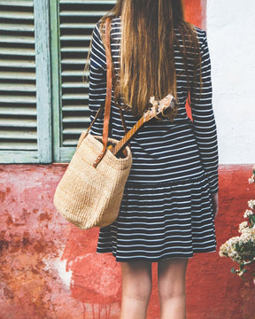 Bolso de Sisal de color Beige liso con asa de cuero