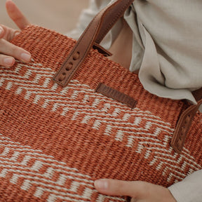 Bolso de sisal estilo keniata, capazo artesanal.