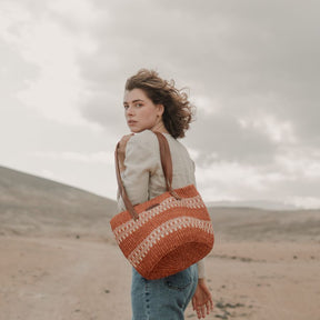 Bolso de sisal estilo keniata, capazo artesanal.