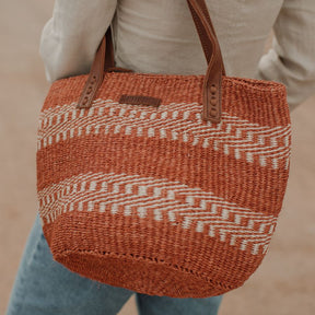 Bolso de sisal estilo keniata, capazo artesanal.