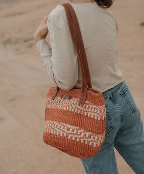 Bolso de sisal estilo keniata, capazo artesanal.