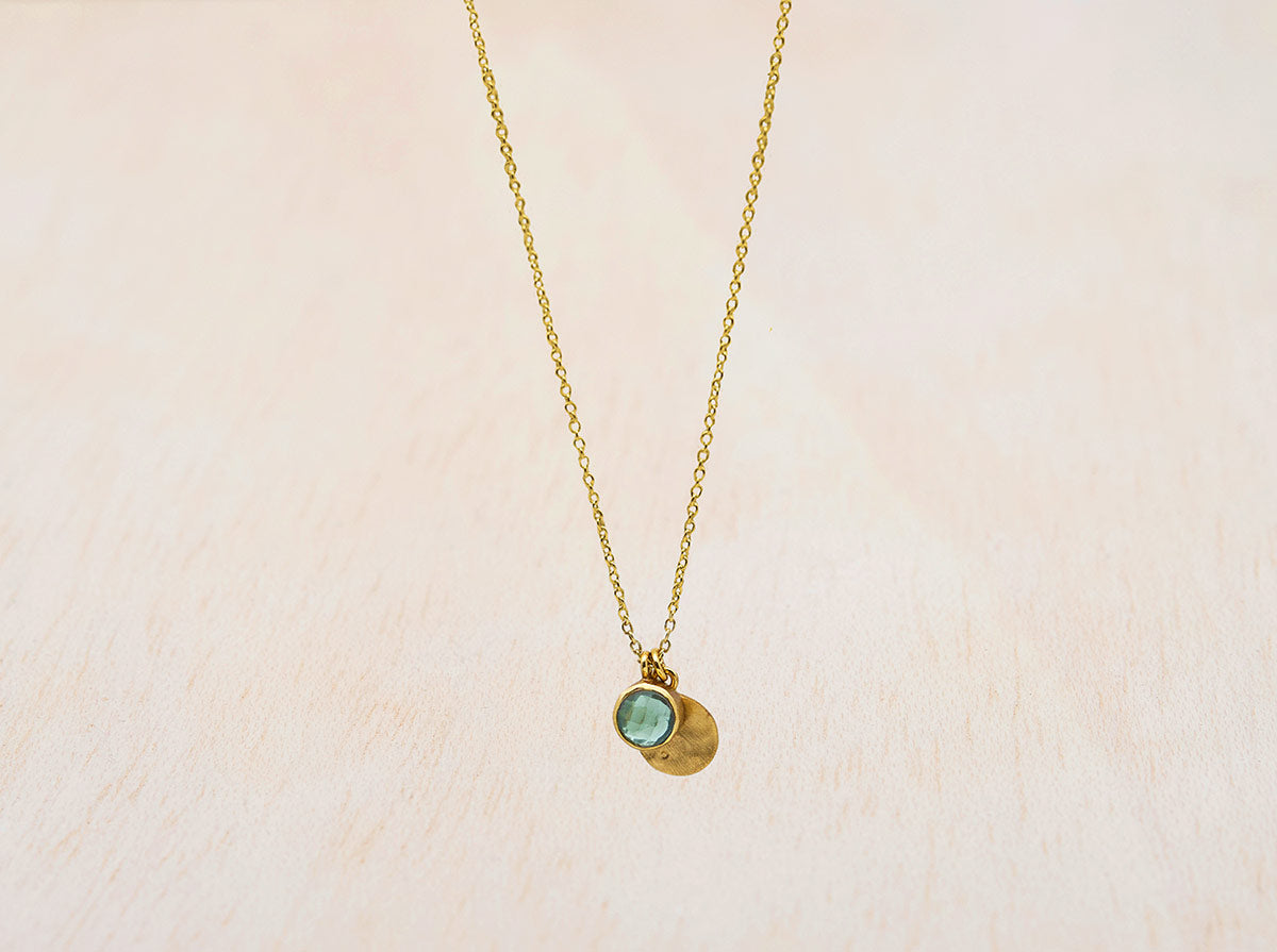 Collar acabado en oro 18k con piedra semipreciosa aventurina verde