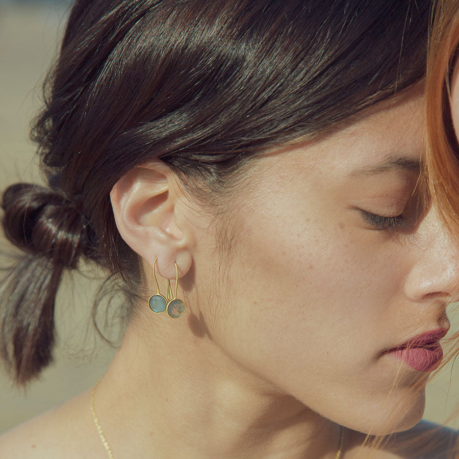 Pendientes en oro 18k con piedra natural labradorite para mujer
