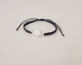 Pulsera Mavra de macramé rosa con piedra de Santa Lucía