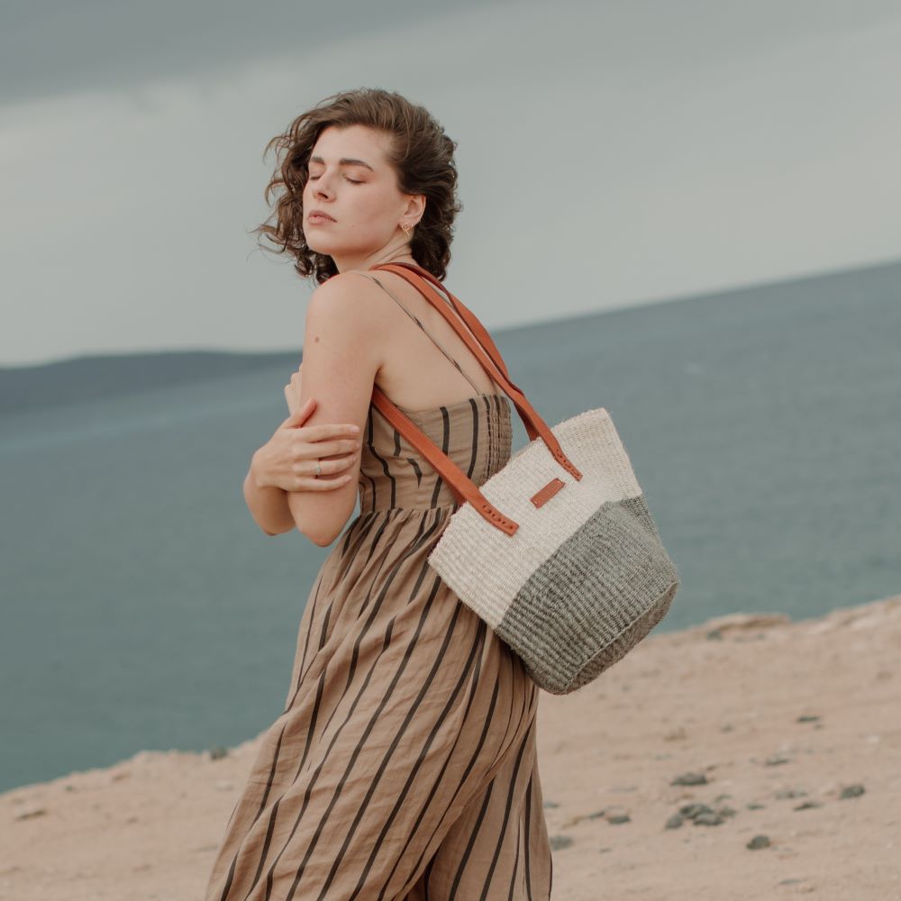 Bolso de sisal estilo keniata, capazo artesanal.