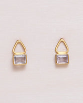 Pendientes en forma geométrica cuadrada y triangular bañados en oro de 18 quilates con piedra semipreciosa incrustada en Cuarzo Rosa de Isla Vurma