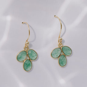 Pendientes en forma de pétalo con piedra semipreciosa en Jade incrustada y cierre de gancho abierto de Isla Vurma