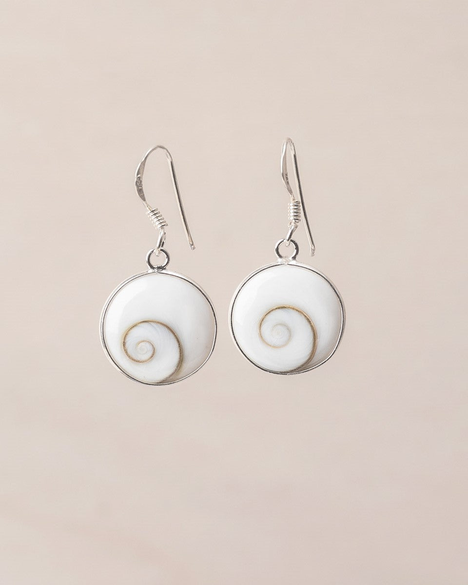 Pendientes redondos de Ojo de Santa Lucía, elaborados artesanalmente y engarzados en plata de ley 925