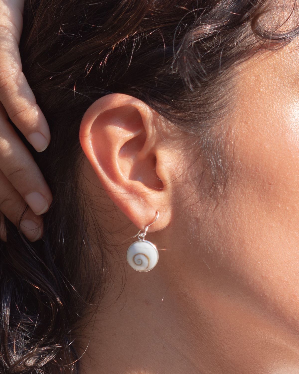 Pendientes redondos de Ojo de Santa Lucía, elaborados artesanalmente y engarzados en plata de ley 925
